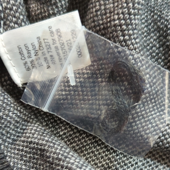 Croft & Barrow Gray V-Neck Sweater - Picture 8 of 12